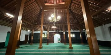 Masjid Al Alawi Banjarmlati, Warisan Arsitektur Jawa Klasik Sejak 1660-an