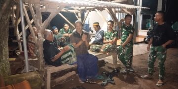 Hangat di Gardu Ronda, Satgas TMMD ke-127 Perkuat Keamanan dan Kebersamaan Warga