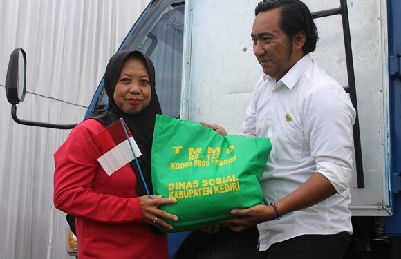 TMMD ke-127 Kediri Salurkan 300 Paket Sembako ke Warga Tiga Kecamatan