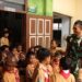 Hangatnya Kebersamaan Satgas TMMD Kodim 0809/Kediri dan Siswa MI di Desa Gadungan