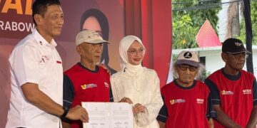Ringankan Beban Kerja, Mbak Wali Serahkan 200 Becak Listrik ke Tukang Becak Kota Kediri