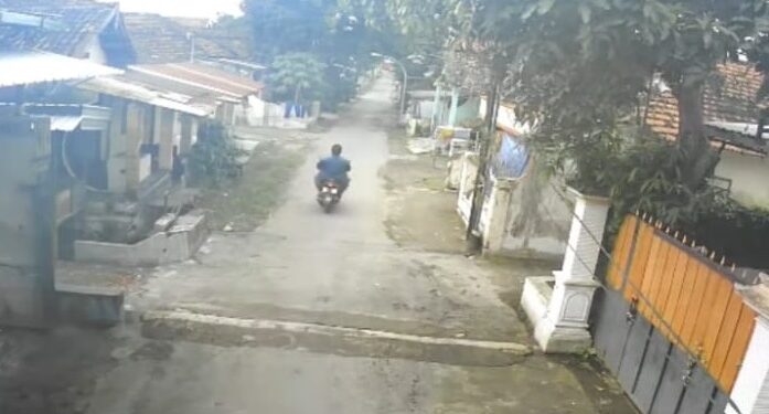 Sosok Terekam CCTV, Polisi Buru Terduga Pelaku Begal Payudara di Pesantren