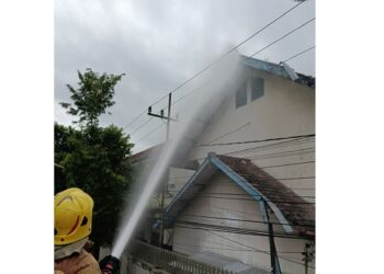 Korsleting Listrik Picu Kebakaran di SMPN 2 Pare