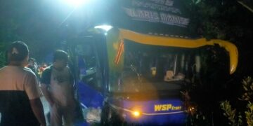 Laka Lantas Libatkan Bus Rombongan Ziarah Wali – Pickup, Kendaraan Rusak Berat