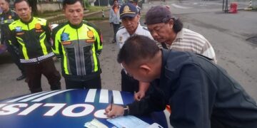 Ngeblong Lagi di Simpang 4 Muning, Satlantas Polres Kediri Kota Tahan Bus Bagong