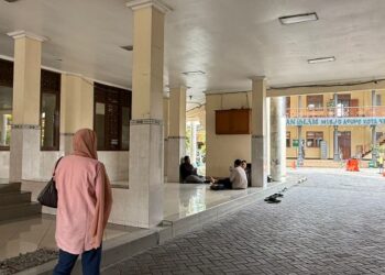 Ramadan, Masjid Agung Kediri Ramai Warga Habiskan Waktu