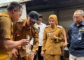 Sidak Pasar Pahing, Wali Kota Kediri Temukan Minyak Goreng Kemasan Tak Sesuai Takaran