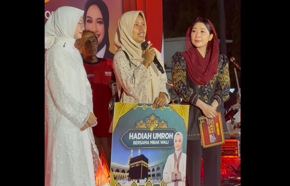 Rogoh Kocek Pribadi, Mbak Wali Berangkatkan Warga Kota Kediri Umroh