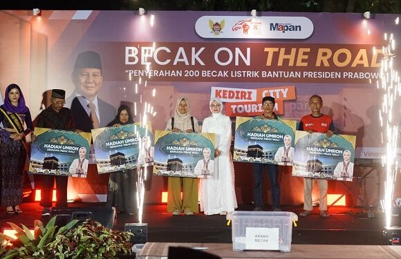 Satu Tahun Kepemimpinan, Mbak Wali Beri Hadiah Umroh Gratis untuk Warga Tidak Mampu