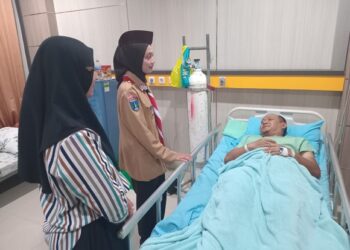 Wujud Kepedulian, Mbak Wali Jenguk Personel Damkar Korban Sengatan Tawon Vespa