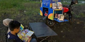 Ngabuburead, Menunggu Berbuka Puasa Dengan Membaca di Taman Kota Kediri