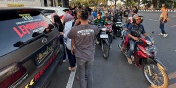 Anggota Resmob Polres Kediri – Polres Kediri Kota Kompak Turun ke Jalan, Bagikan Takjil dan Himbauan Kambtimas