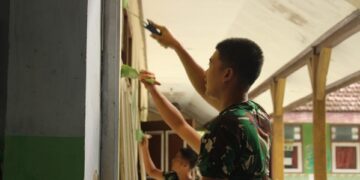 TMMD ke-127 Kediri Sasar Sekolah Negeri hingga Swasta, Satgas Lakukan Pengecatan di Desa Gadungan