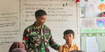 Anggota Satgas TMMD Berikan Materi Wawasan Kebangsaan kepada Siswa MI Al-Munir