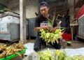 Pedagang Ketupat Kebanjiran Pembeli di Pasar Pesantren dan Pasar Pahing