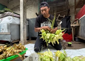 Pedagang Ketupat Kebanjiran Pembeli di Pasar Pesantren dan Pasar Pahing