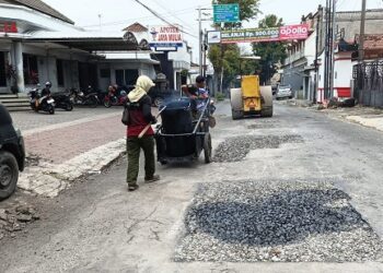 Jelang Mudik Lebaran, Mas Dhito Minta PUPR Gerak Cepat Penanganan Jalan Lubang