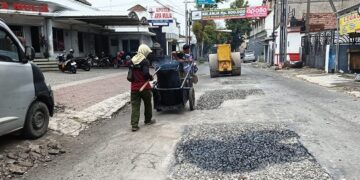 Jelang Mudik Lebaran, Mas Dhito Minta PUPR Gerak Cepat Penanganan Jalan Lubang