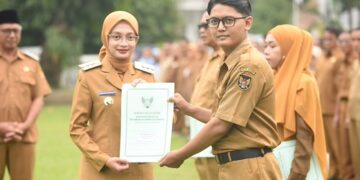 Serahkan SK Kenaikan Pangkat 76 ASN, Mbak Wali Tekankan Pelayanan Optimal di Bulan Ramadan
