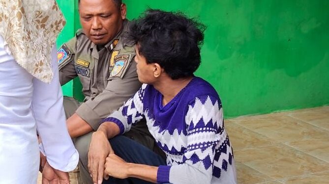 Bawa Sajam dan Lukai Ibunya, ODGJ di Kandangan Diamankan SatpolPP