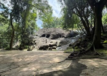 Goa Selomangleng, Wisata Sejarah di Kaki Gunung Klotok
