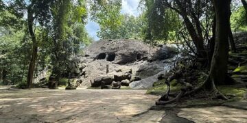 Goa Selomangleng, Wisata Sejarah di Kaki Gunung Klotok