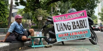 Jasa Penukaran Uang Mulai Ramai Jelang Lebaran, Tarif Naik hingga 11 Persen