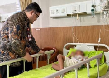 Mas Dhito Jenguk Siswa Korban Dugaan Keracunan MBG di RSUD SLG