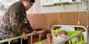 Mas Dhito Jenguk Siswa Korban Dugaan Keracunan MBG di RSUD SLG