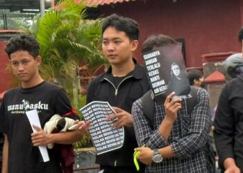 Mahasiswa PSDKU UB Kediri Gelar Aksi Solidaritas di Bundaran Sekartaji