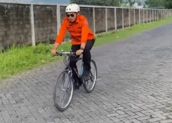 Mulai Biasakan Bersepeda, Kalaksa BPBD Kota Kediri Tempuh Perjalanan 6 Km Menuju Kantor