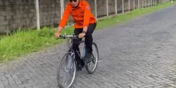 Mulai Biasakan Bersepeda, Kalaksa BPBD Kota Kediri Tempuh Perjalanan 6 Km Menuju Kantor
