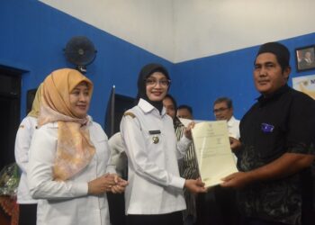 Penyerahan 44 SHM dan 12 Sertifikat PSU, DAK TPPKT 2025 Tuntaskan Kawasan Kumuh di Ketami