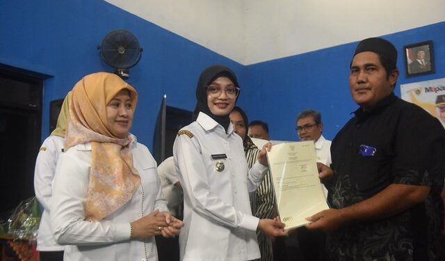 Penyerahan 44 SHM dan 12 Sertifikat PSU, DAK TPPKT 2025 Tuntaskan Kawasan Kumuh di Ketami