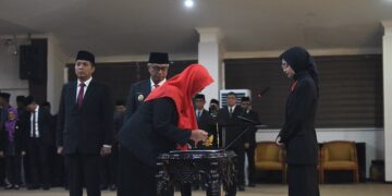 Mbak Wali Lantik Pj Sekda, Tekankan Integritas dan Optimalisasi Pelayanan Publik
