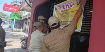Tak Berizin, Satpol PP Kota Kediri Tutup Outlet 23 HWG