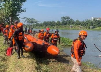Hari Kedua Pencarian Korban Hanyut di Brantas, Tim Gabungan Sisir Brantas hingga Bendungan Waru Turi