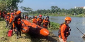 Hari Kedua Pencarian Korban Hanyut di Brantas, Tim Gabungan Sisir Brantas hingga Bendungan Waru Turi