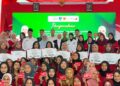 Khofifah Serahkan Bantuan Sosial bagi Buruh Pabrik, Lansia hingga Disabilitas di Kota Kediri