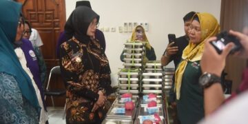 Mbak Wali Tinjau Posyandu 6 SPM di Ponpes Wali Barokah, Tegaskan Pelayanan Harus Berdampak Nyata