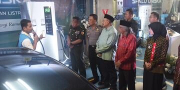 Hadiri Peresmian SPKLU UNISKA Center, Mbak Wali Dukung Transformasi Energi