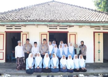 Silaturahmi ke Ponpes Bersejarah, Kapolres Kediri Tekankan Harmoni dan Persatuan
