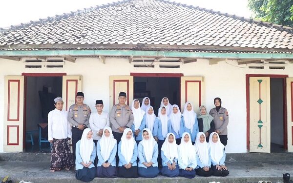 Silaturahmi ke Ponpes Bersejarah, Kapolres Kediri Tekankan Harmoni dan Persatuan