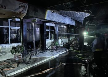 Dua Ruang di MTsN 1 Kota Kediri Terbakar, Enam Unit Damkar Diterjunkan ke Lokasi
