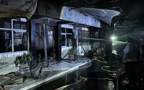 Dua Ruang di MTsN 1 Kota Kediri Terbakar, Enam Unit Damkar Diterjunkan ke Lokasi