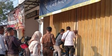 Tidak Berizin, Satpol PP Kota Kediri Tutup Rockafe dan Libra Store