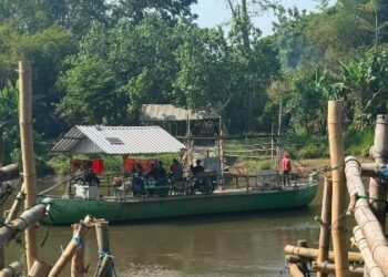 Ditutupnya Jembatan Kaliombo, Tambangan di Ngronggo Ramai Penumpang