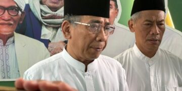 Gus Yahya Ziarah ke Makam Pendiri Ponpes Al Falah Ploso Jelang Pembukaan Munas-Konbes NU 2026