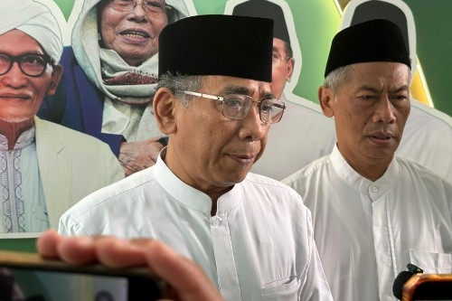 Gus Yahya Ziarah ke Makam Pendiri Ponpes Al Falah Ploso Jelang Pembukaan Munas-Konbes NU 2026