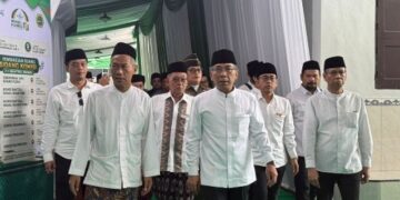 Gus Yahya Ziarah ke Makam Pendiri Ponpes Al Falah Ploso Jelang Pembukaan Munas-Konbes NU 2026